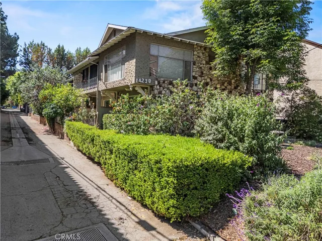 14238 Dickens 4, Sherman Oaks, California 91423