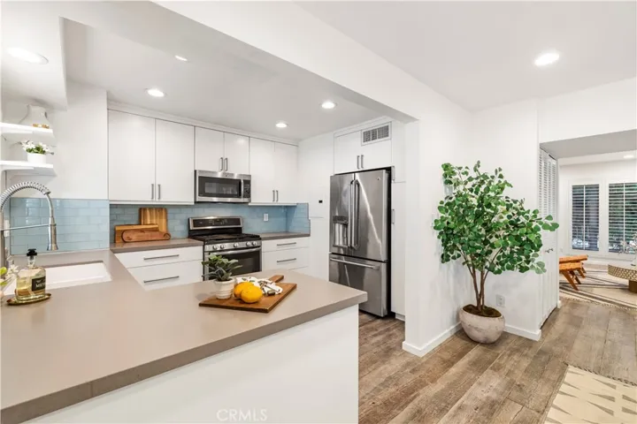 14238 Dickens 4, Sherman Oaks, California 91423