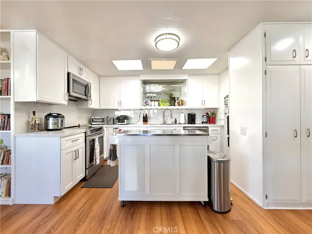 Fully Remodeled Kitchen