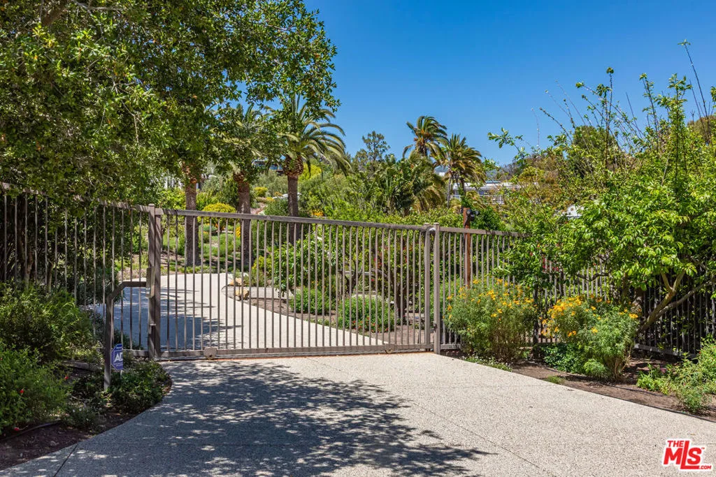 28873 Boniface Drive, Malibu, California 90265 — photo 5