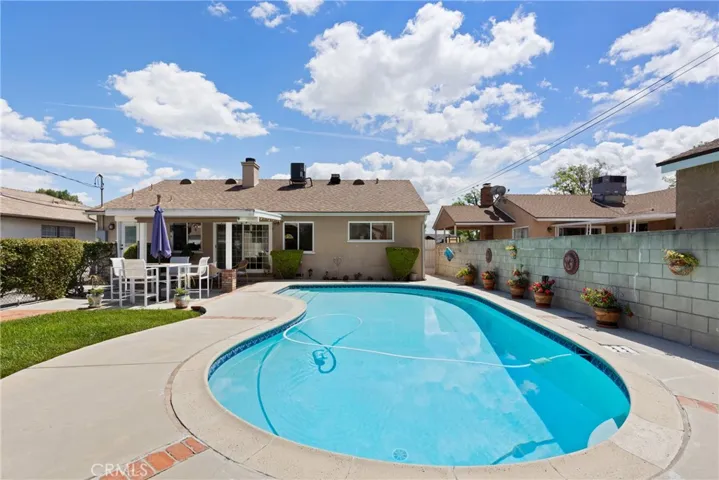 6347 Bovey Avenue, Tarzana, California 91335