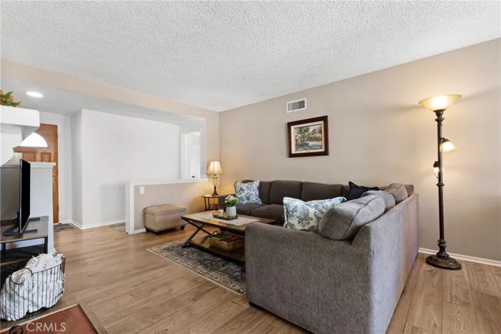 6347 Bovey Avenue, Tarzana, California 91335