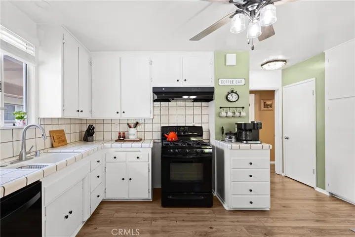 6347 Bovey Avenue, Tarzana, California 91335