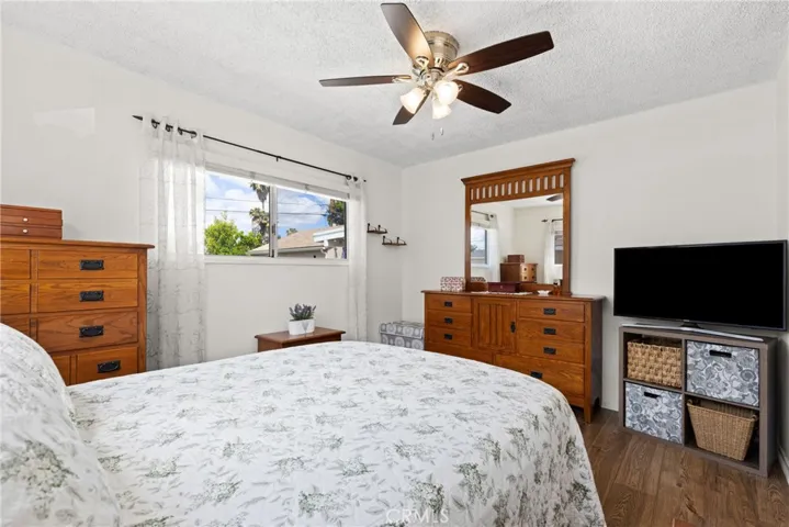 6347 Bovey Avenue, Tarzana, California 91335