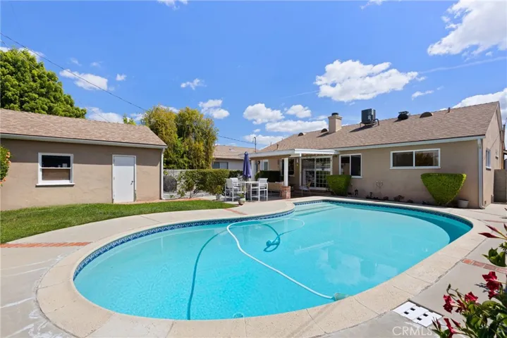 6347 Bovey Avenue, Tarzana, California 91335
