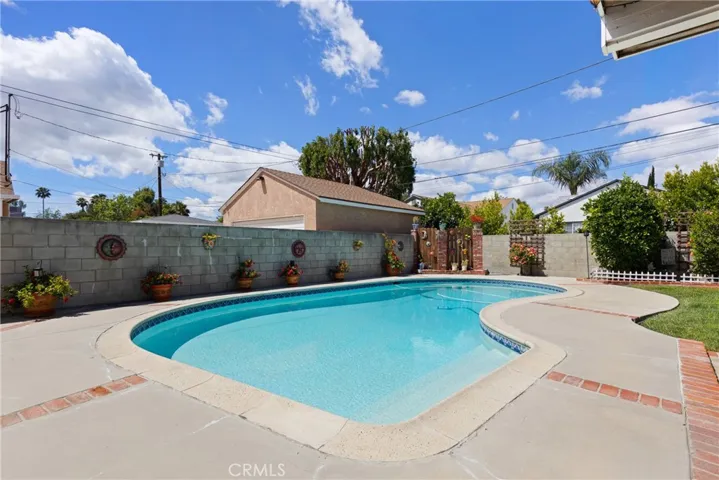 6347 Bovey Avenue, Tarzana, California 91335