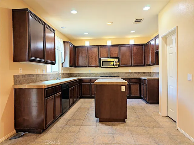 4815 W Avenue J5, Lancaster, California 93536