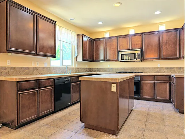 4815 W Avenue J5, Lancaster, California 93536