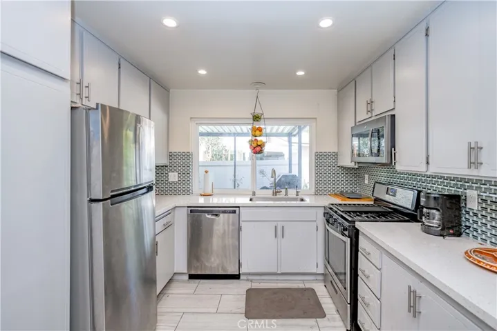 26333 Long Oak Drive, Newhall, California 91321