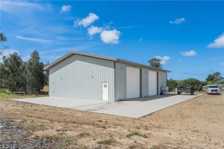 The concrete apron adds quite a bit of useful square footage
