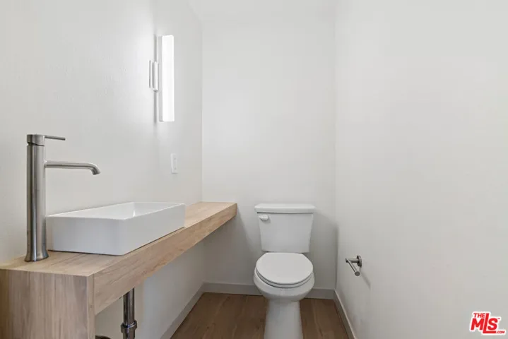 Front unit -Half bath