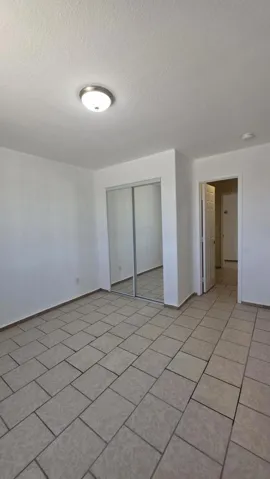 1st Bedroom w/ Bathroom Access