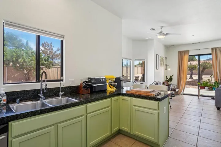 11-web-or-mls-Desert Gold Dr-S0704-011