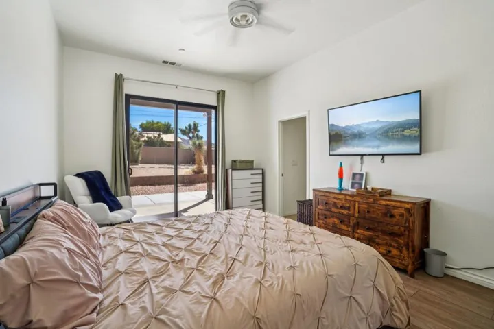 18-web-or-mls-Desert Gold Dr-S0704-018