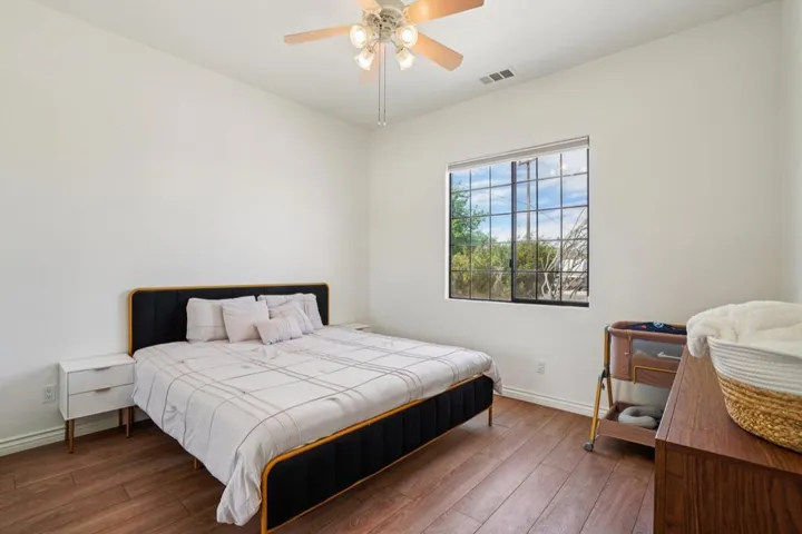 28-web-or-mls-Desert Gold Dr-S0704-028