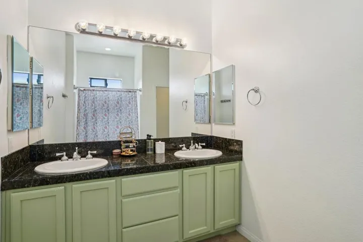 22-web-or-mls-Desert Gold Dr-S0704-022