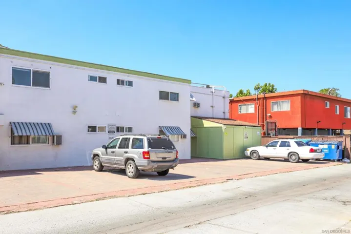 Alley space at back of Casa del Sol building.
