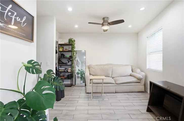 1 bed unit - these pics were cleaned up and for virtual reference only