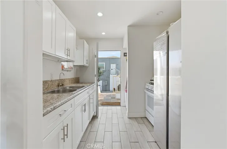 1 bed unit - these pics were cleaned up and for virtual reference only
