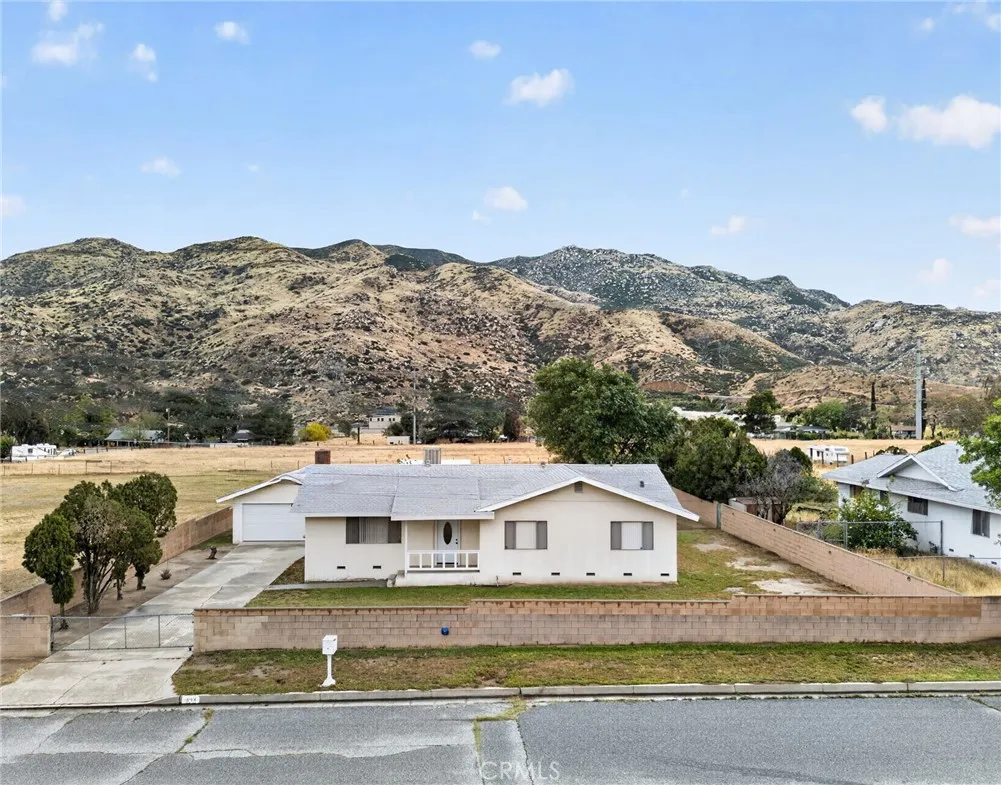 514 E Victory, Banning, California 92220 — photo 5