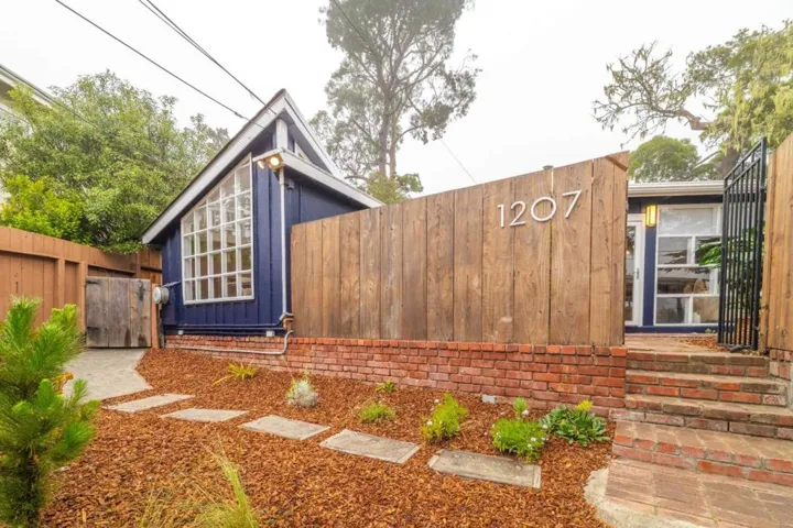 1207 Presidio Boulevard, Pacific Grove, California 93950