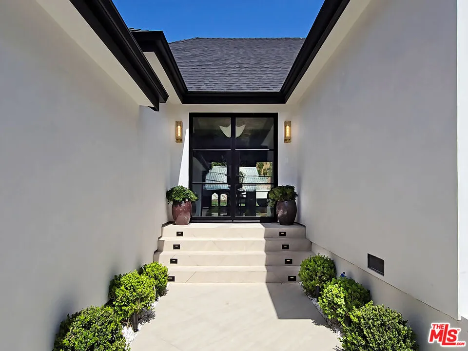 2288 Coldwater Canyon Drive, Beverly Hills, California 90210 — photo 5