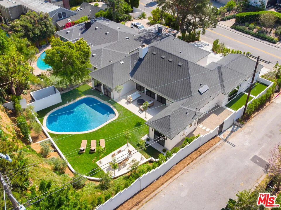 2288 Coldwater Canyon Drive, Beverly Hills, California 90210 — photo 4
