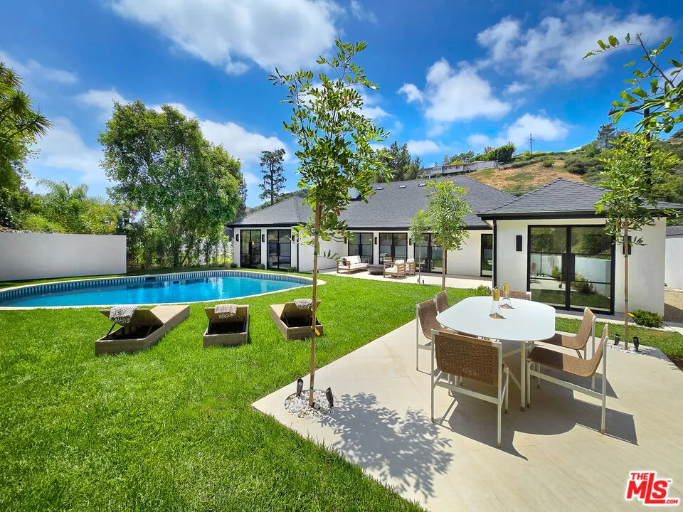2288 Coldwater Canyon Dr