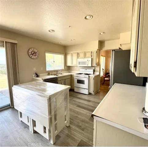 11954 Edgecliff, Sylmar, California 91342