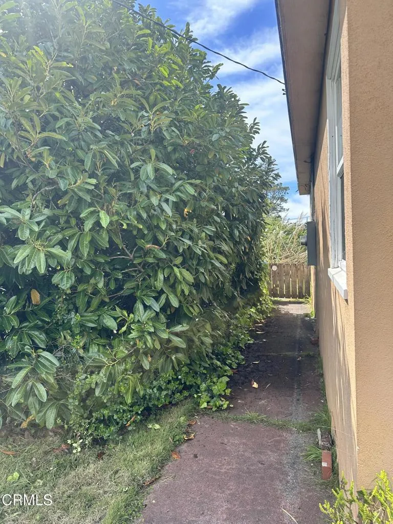 Side Gate