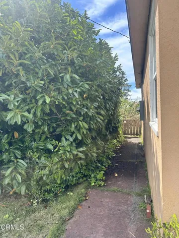 Side Gate