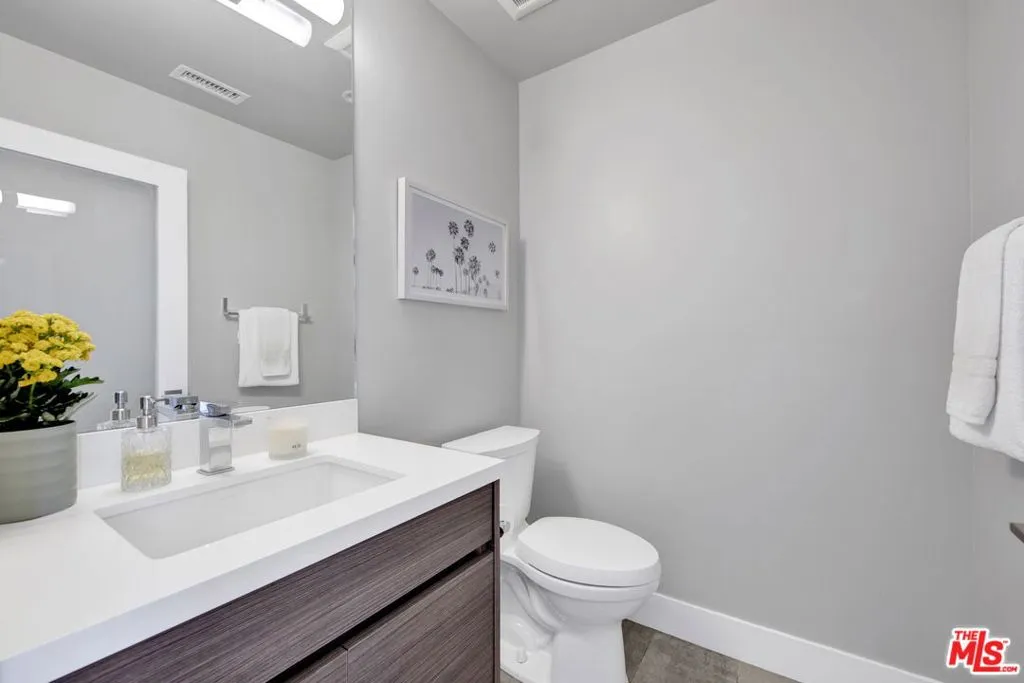 Main powder room
