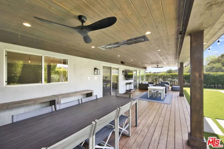 covered deck living space