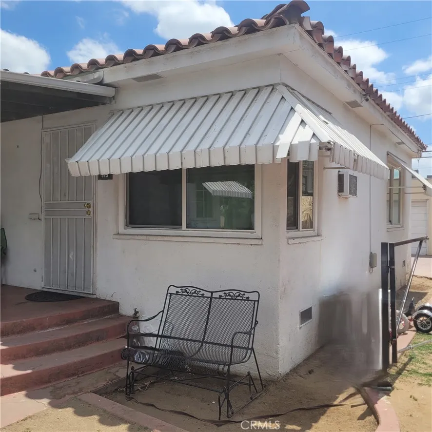 Back unit entrance