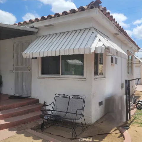 Back unit entrance