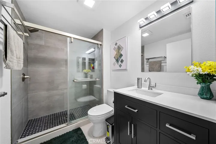 1ST FLOOR FULL BATH