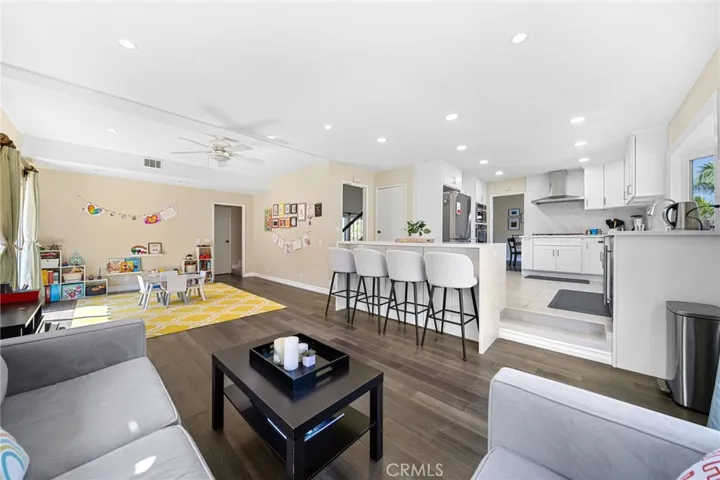 LARGE FAMILY ROOM WITH PLAY AREA