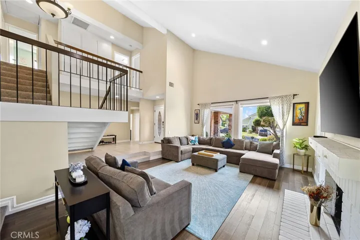 LARGE FORMAL LIVING ROOM