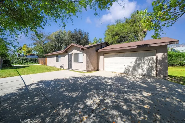 1909 N Summit, Pasadena, California 91103
