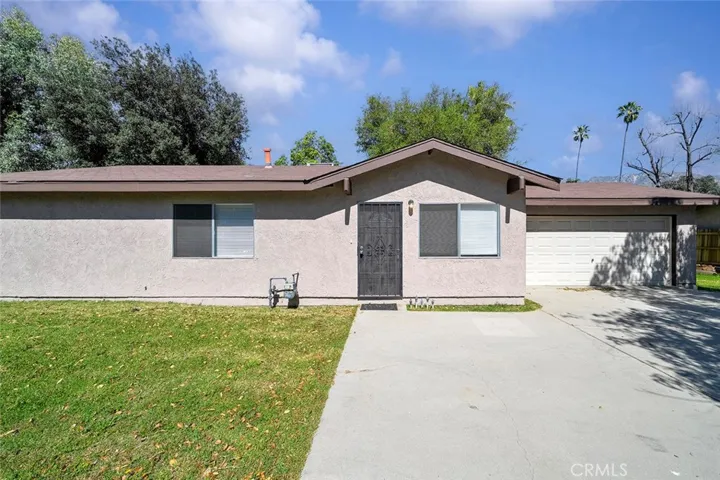 1909 N Summit, Pasadena, California 91103