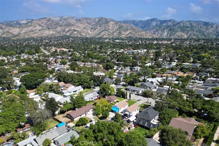 1909 N Summit, Pasadena, California 91103