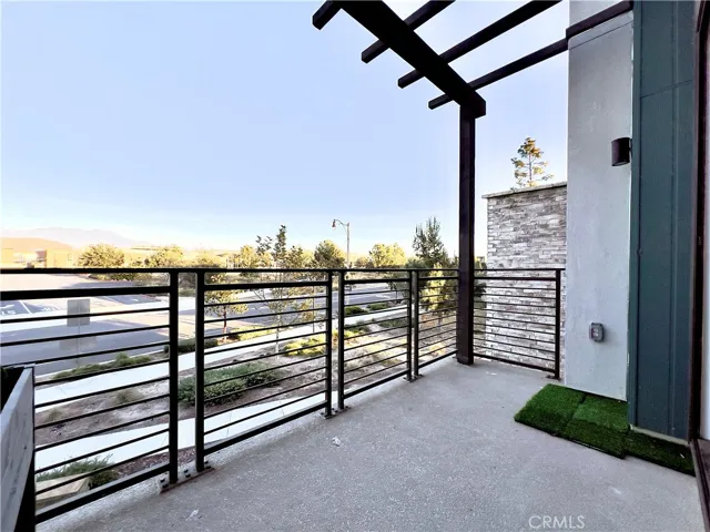 2nd floor balcony with Saddleback Valley views
