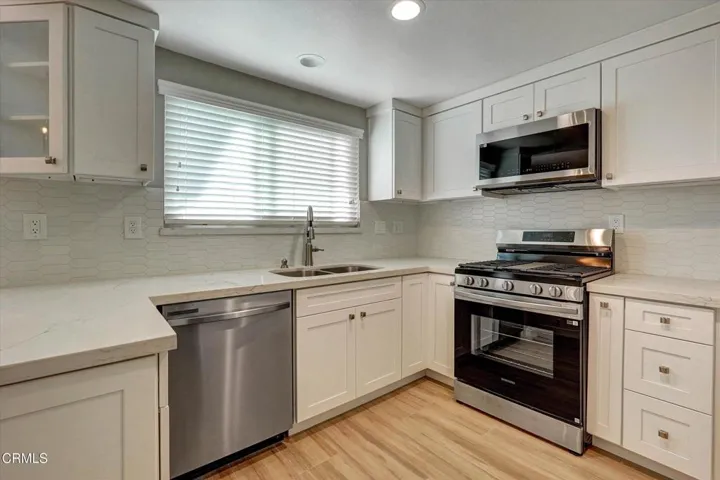 12-719 E Tujunga Ave E-12