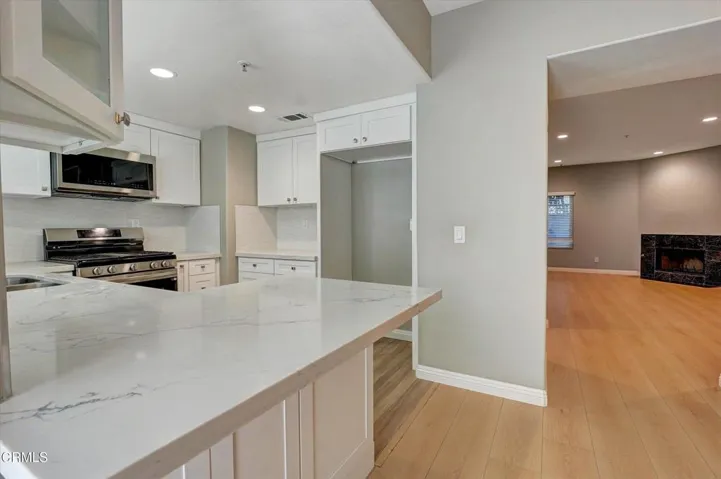 11-719 E Tujunga Ave E-11
