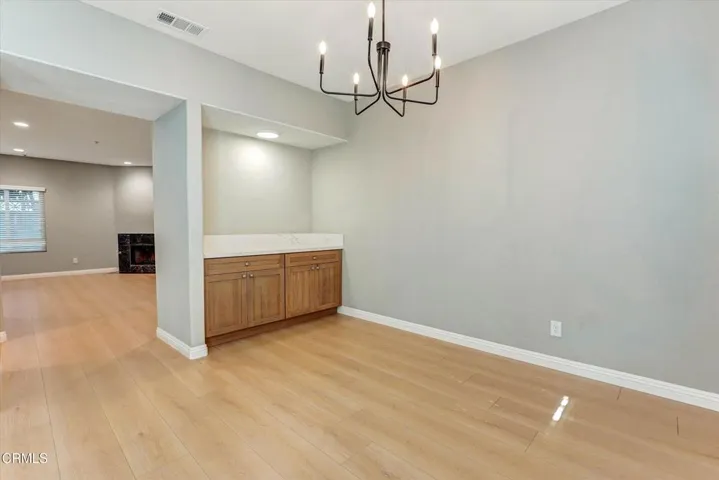 17-719 E Tujunga Ave E-17