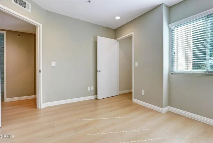 24-719 E Tujunga Ave E-24