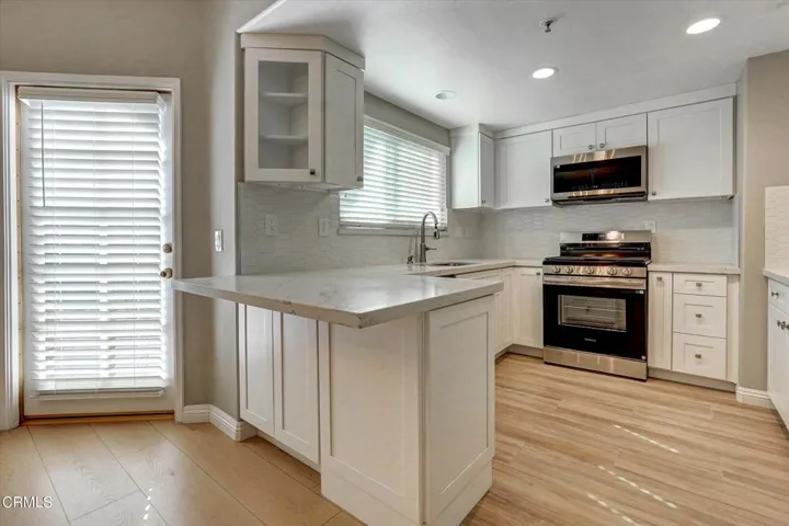 10-719 E Tujunga Ave E-10