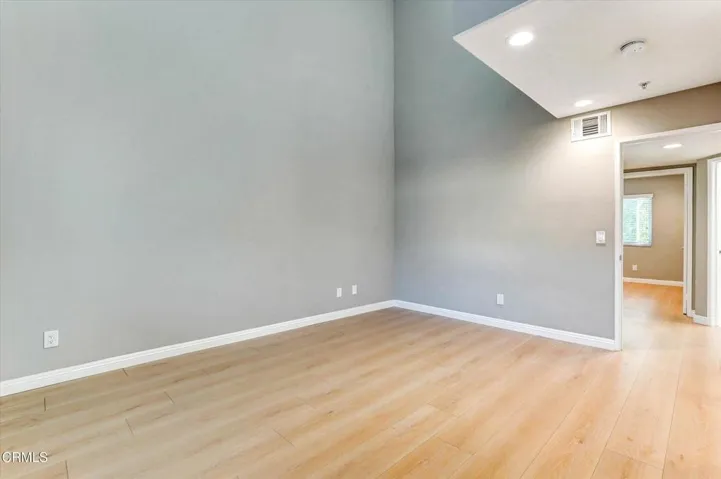 30-719 E Tujunga Ave E-30