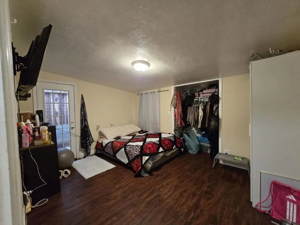 Bigger bedroom with patio door