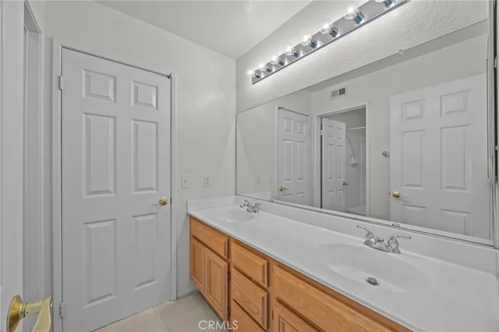 388 Snowbird Lane, Corona, California 92882